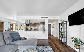 Modern Luxury 2 Bed With Panoramic City Views In Downtown La